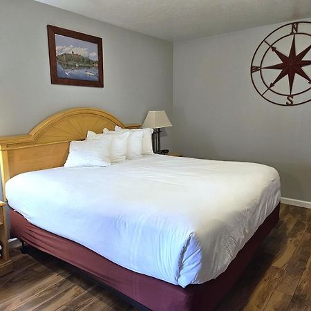 Captain'S Inn And Suites Alexandria Bay Ngoại thất bức ảnh