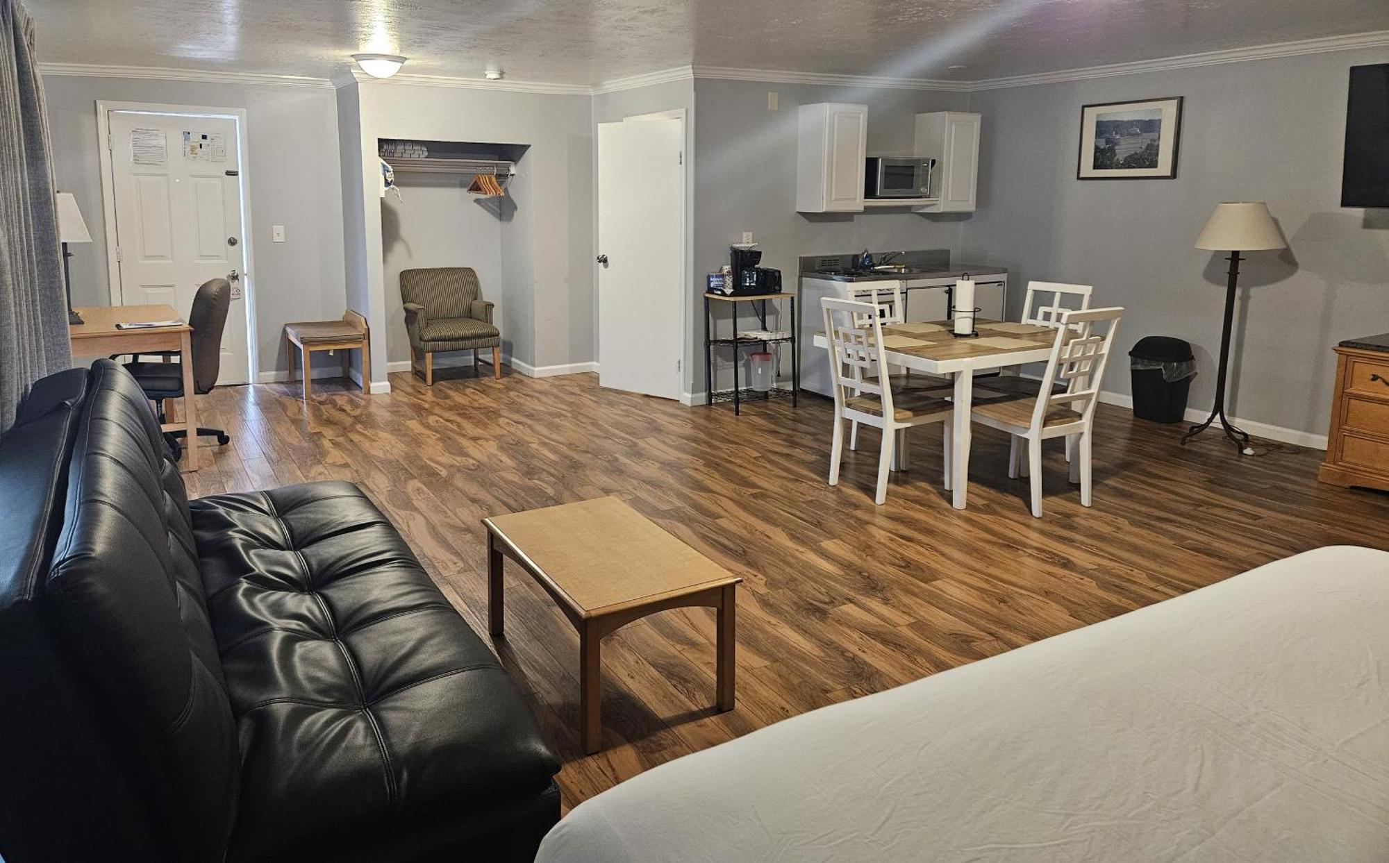 Captain'S Inn And Suites Alexandria Bay Ngoại thất bức ảnh