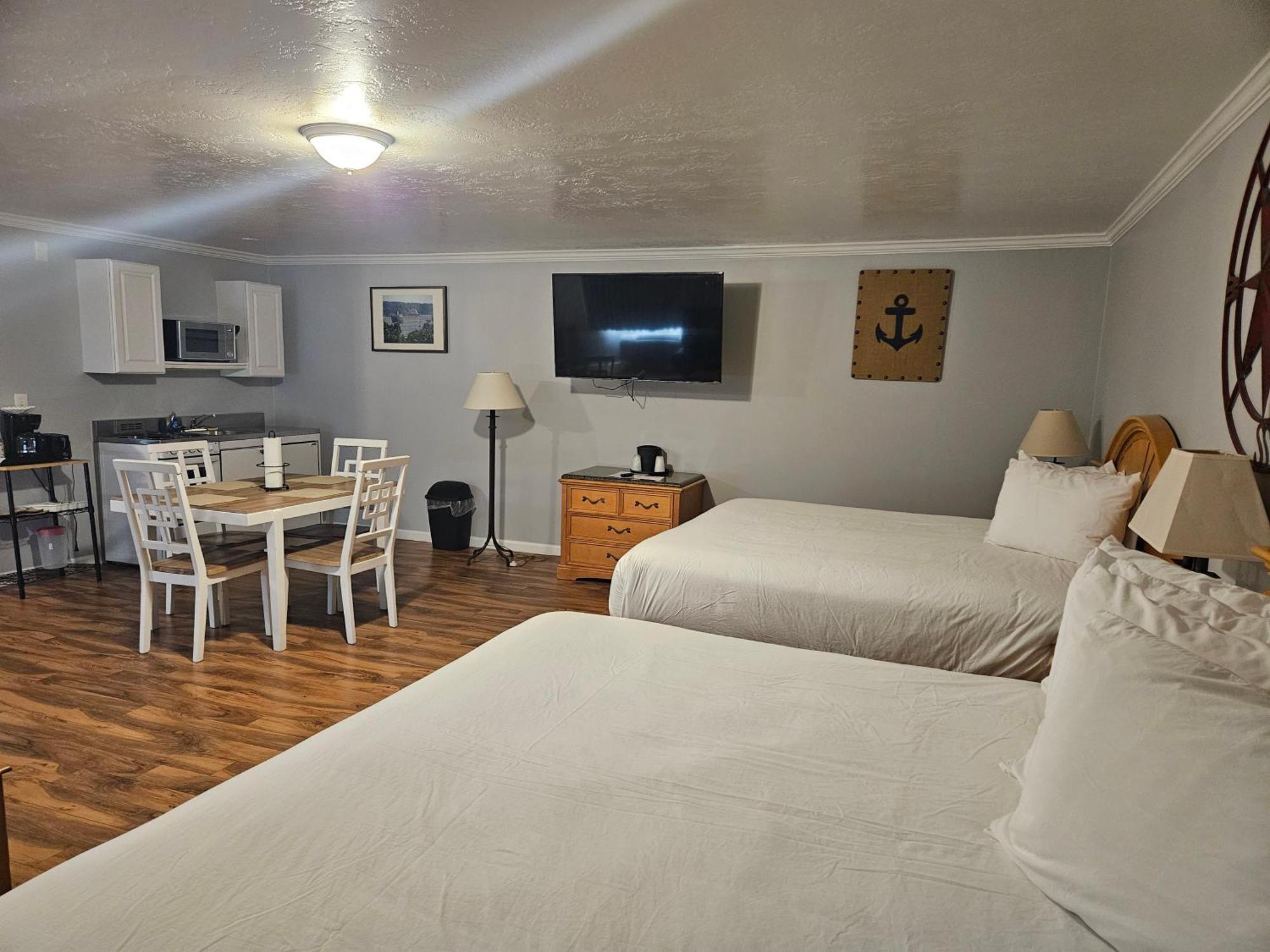 Captain'S Inn And Suites Alexandria Bay Ngoại thất bức ảnh